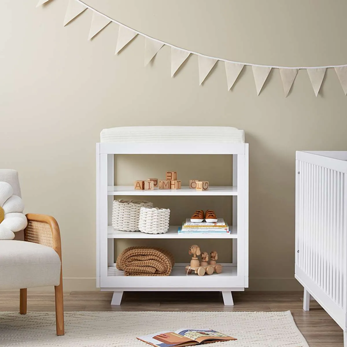 Aspen White Four Piece Nursery Set Mocka