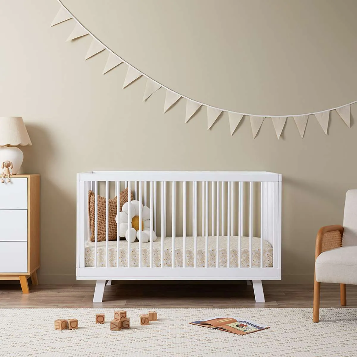 Aspen White Four Piece Nursery Set Mocka
